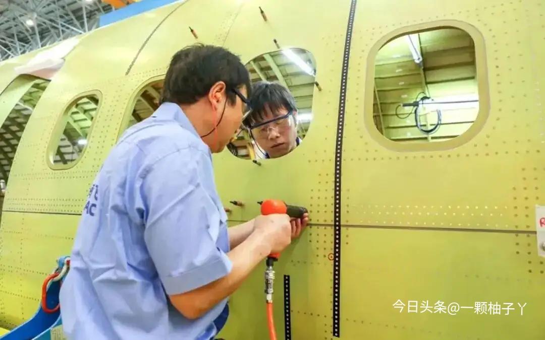 C919年初喊出75架的交付目标，结果全年累交付20多架，进度条慢得让人着急。罪
