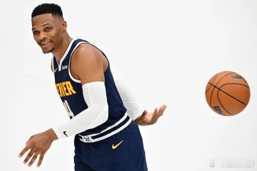 媒体感慨：威少还没签约，难道掘金真的是他生涯最后一站？08月26日讯 NBA M