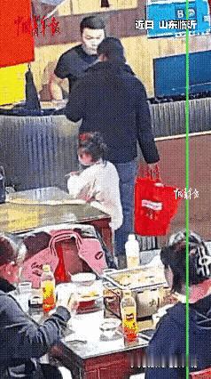 一大早看哭！山东临沂一母亲为孩子看病后身无分文，进餐馆求助，老板的举动却让人瞬间