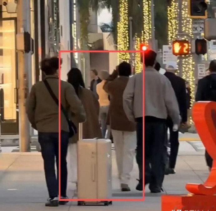 继胡彦斌易梦玲恋情曝光后 林俊杰也被爆有女朋友了？歌手圈一个两个都藏不住了，还有