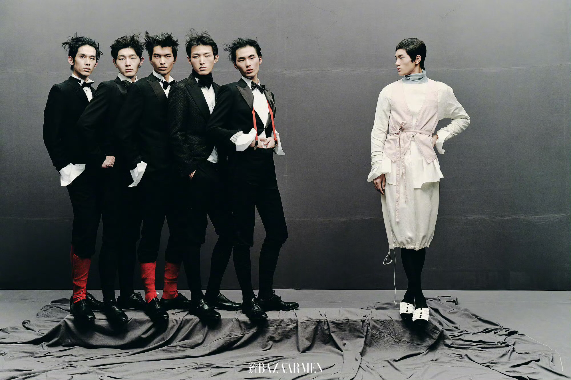 芭莎男士三月刊在千人一面的黑白底色里，从不刻意迎合，用鲜明的态度展示最真实的自己