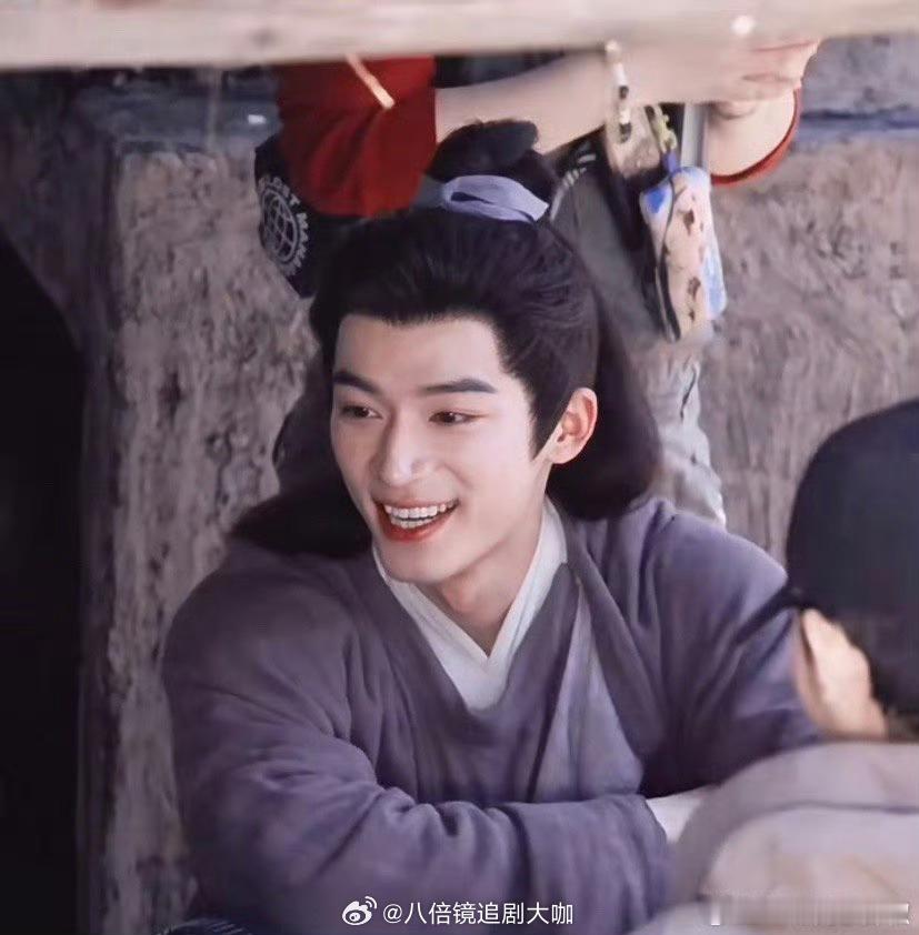 #王星越定风波怼脸路透#哇哇哇哇哇哇，有网友分享了王星越在电视剧《定风波》的片场