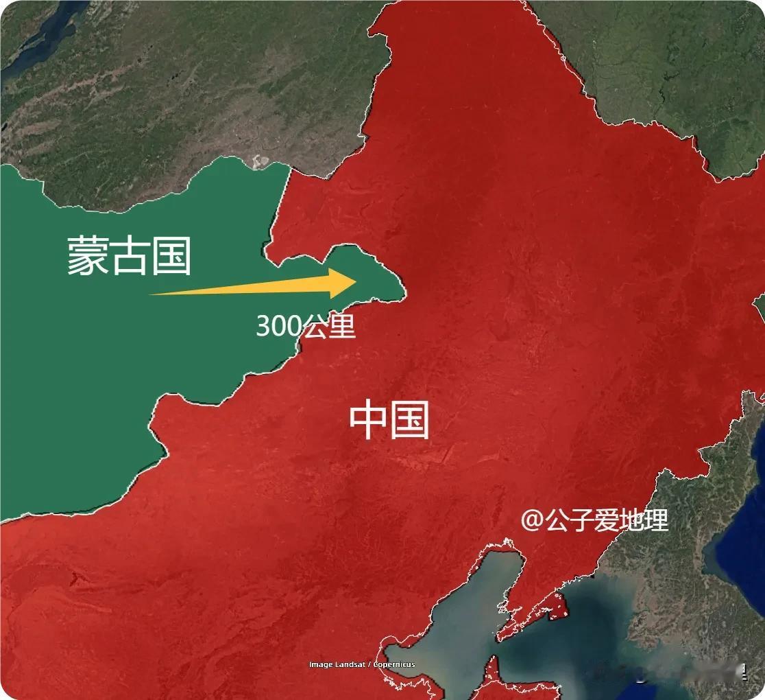 中蒙边境东段，蒙古国土为何超300公里突入我国这样划分？
看着祖国雄鸡版图的脖颈