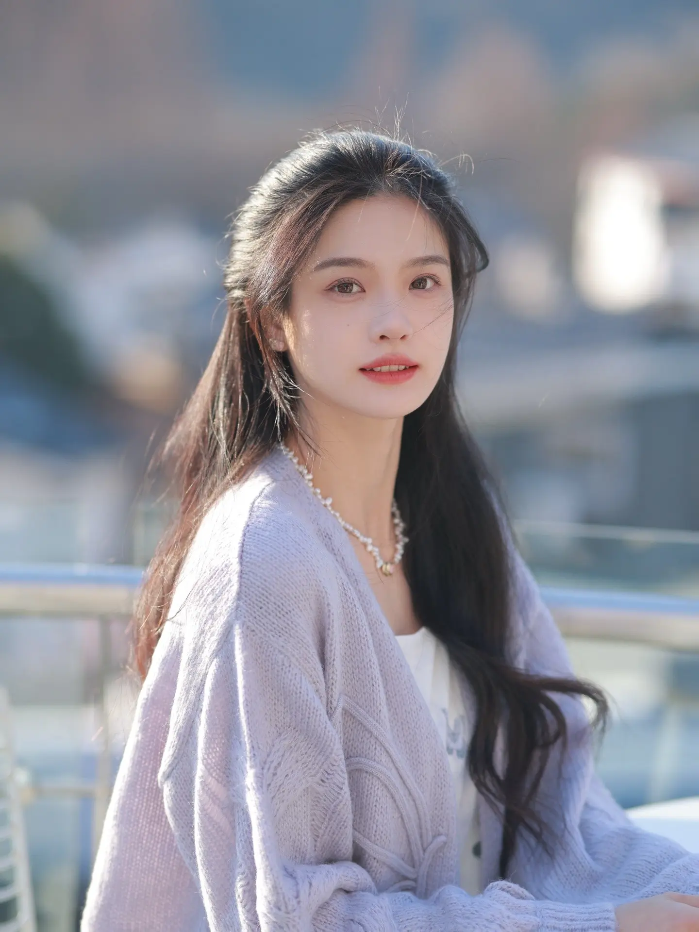 朋友说有种如沐春风的漂亮。