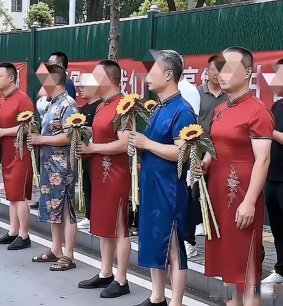 建议:家长们举一面五星红旗，那才叫旗开得胜！战无不胜！从一个胜利走向另一个胜利！