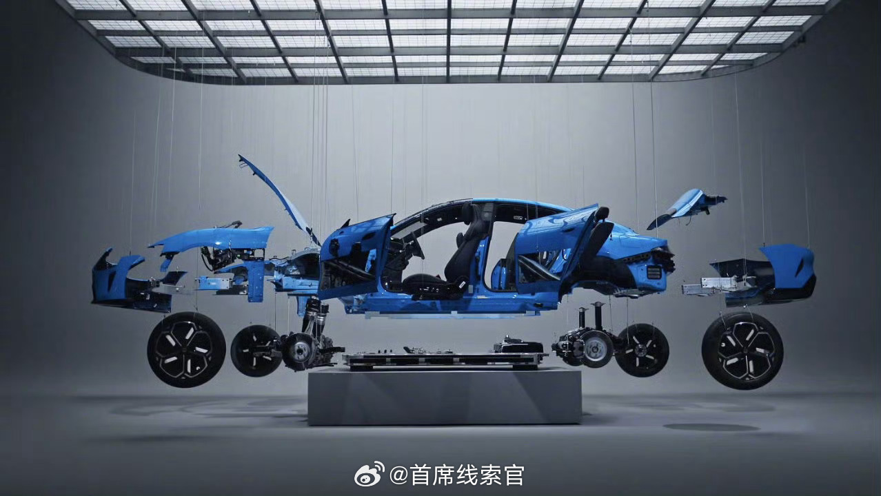 小米官方放出了新 SU7 沉浸式「装车视频」。据介绍，工程师用时 7 小时完成了