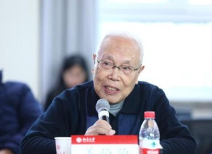 “中美差距有多大？” 中国科学院院士姜伯驹一语惊人：“不是别人卡我们脖子，而是我