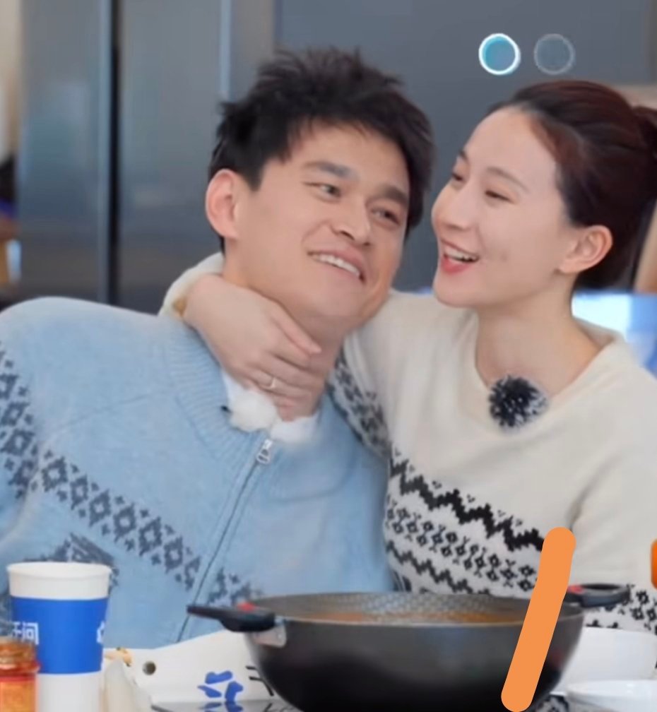 孙杨求亲亲被张豆豆拒绝了 大家都没看懂张豆豆的行为，都把张豆豆放在一个单纯受害者