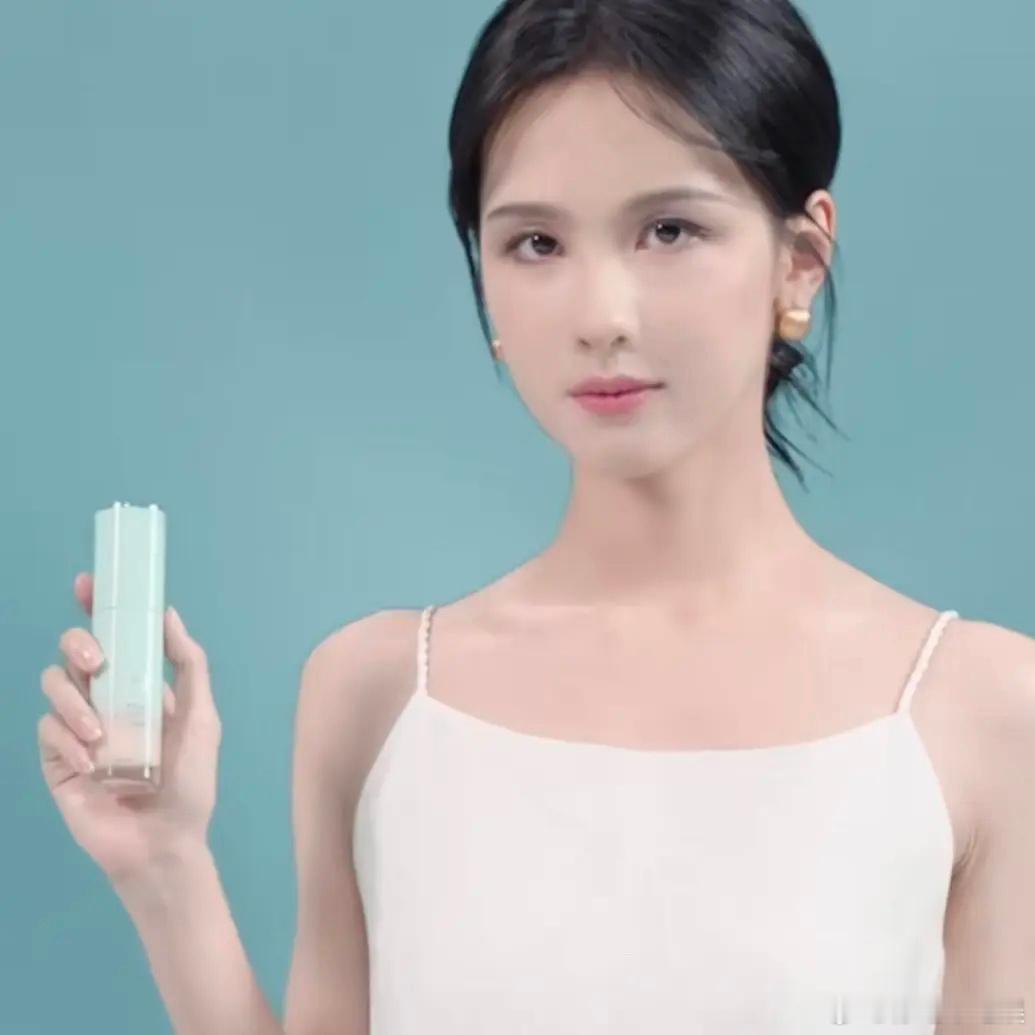 陈都灵这照片p的也太可怕了吧，就不能真实一点吗？ ​​​