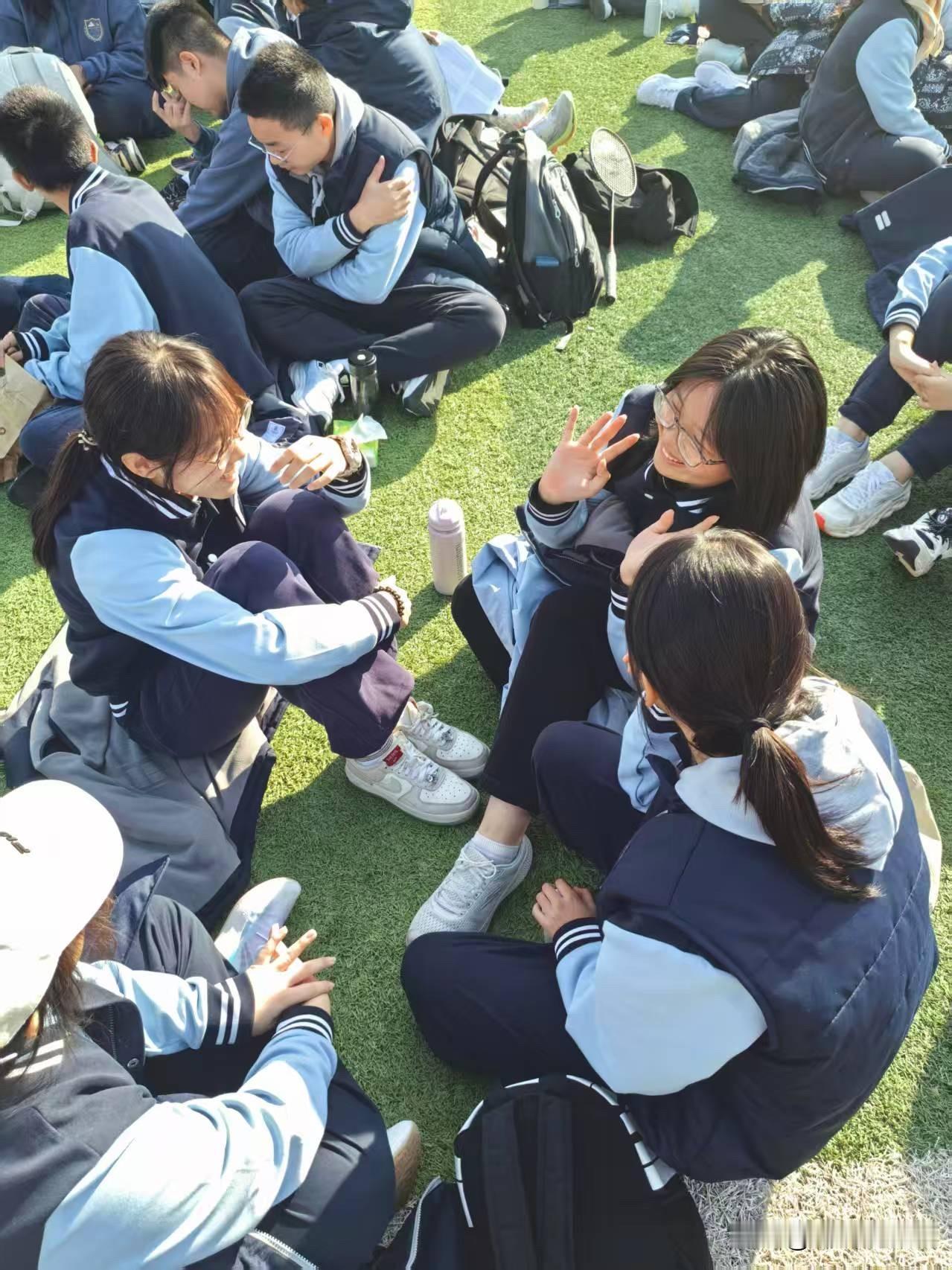 早就听说，高一第一次月考，数理化考几十分很正常，有了足够低的预期，所以成绩出来之