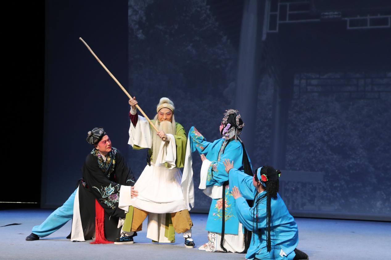 秦腔经典《清风亭》在西安大剧院精彩上演
 
岁末冬深，秦韵悠扬。1月15日，作为