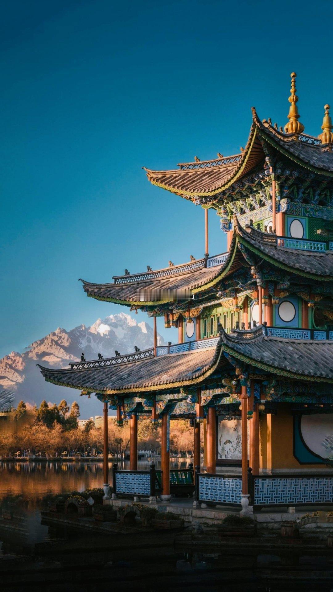 即使居住的环境并非理想的风水宝地，但只要我们持续地积累善行、慷慨助人，并时刻为他