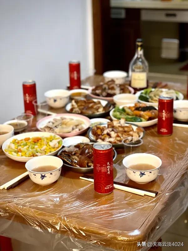 你认为中国年最吸引外国人的是什么 要说中国年最吸引外国人的，那可太多了。首先就是