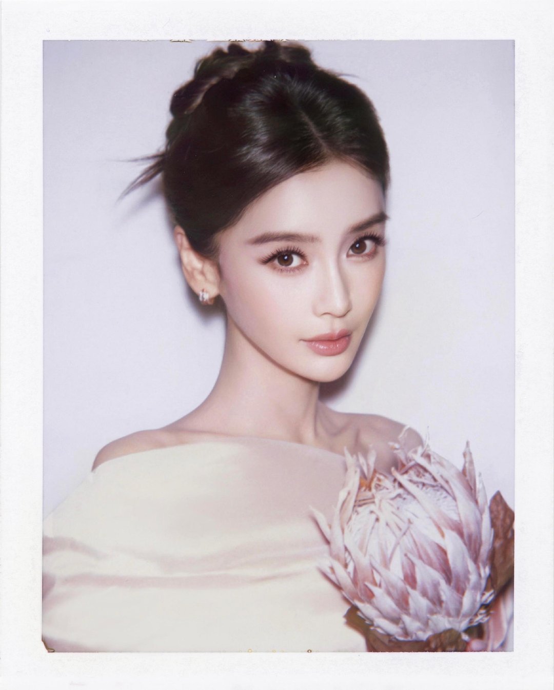 angelababy[超话]🙂angelababy  风声围绕你身边，思念环绕