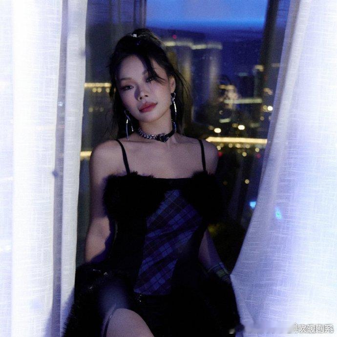 万妮达福州宣传满分女从万妮达MV里看到了90年代的福州 排尾后巷的MV就是写给福