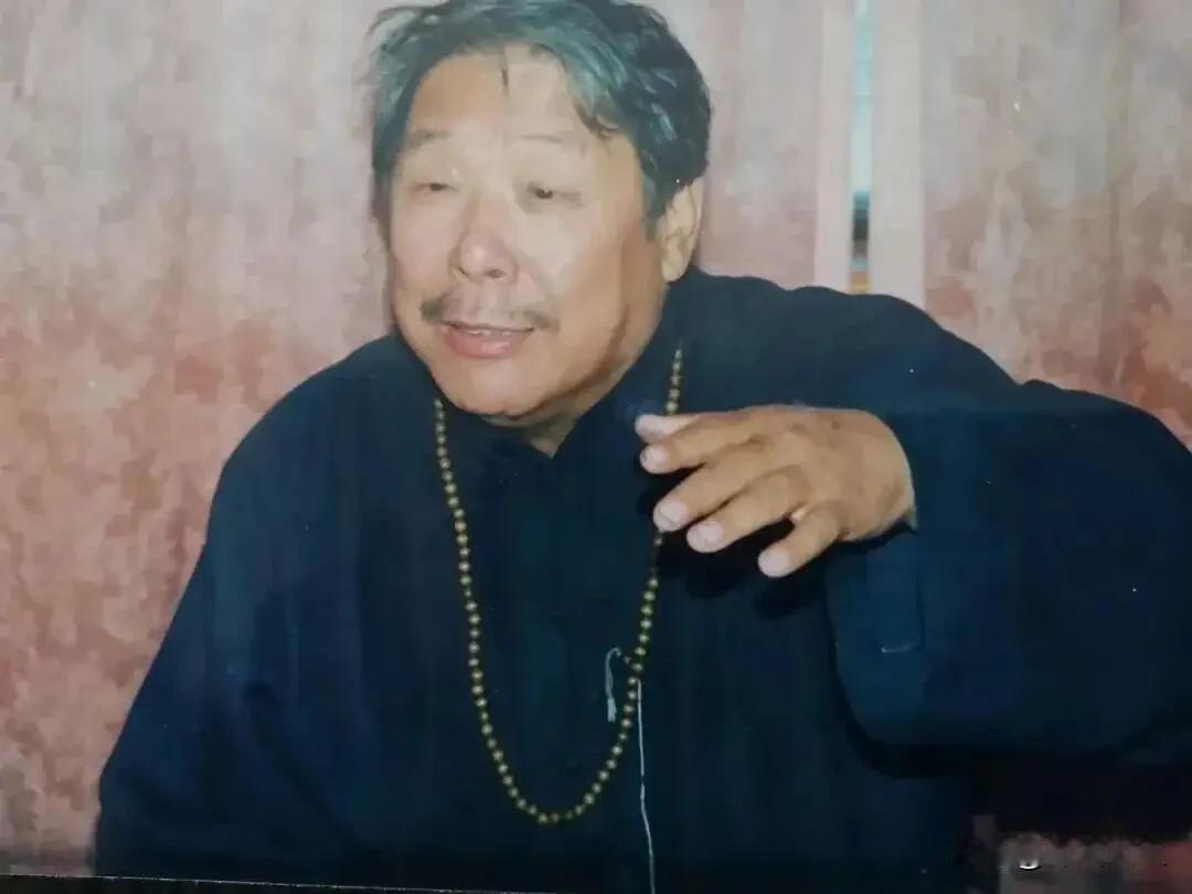 世上根本没有拳，只有功夫。
——李虎逸之