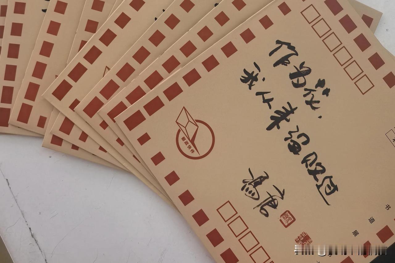 一位观展者如是说：
我不知道她经历了什么？
但我觉得她哭完会好受些。
这个展的意