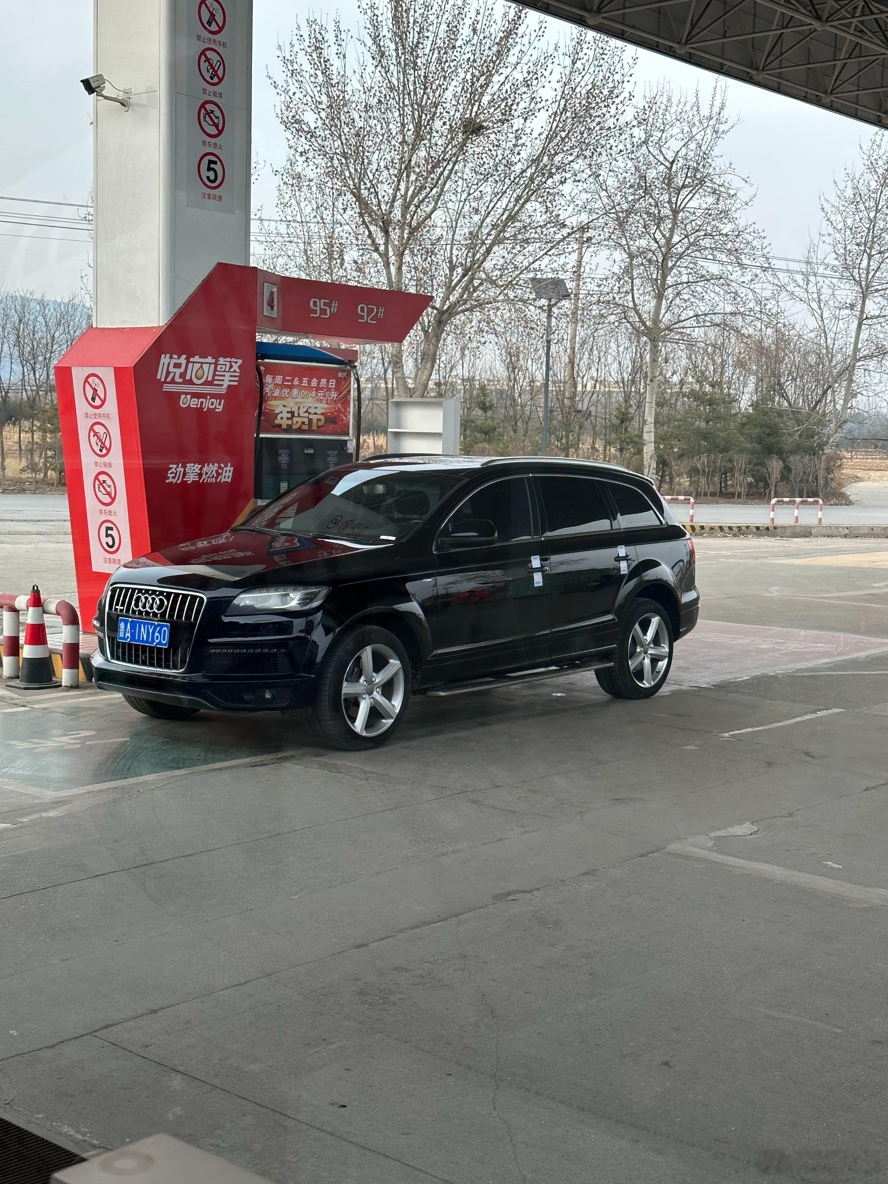这一代Q7开起来 就俩字“高级” 跟现在的新款完全是两个感觉 质感太棒了13年的