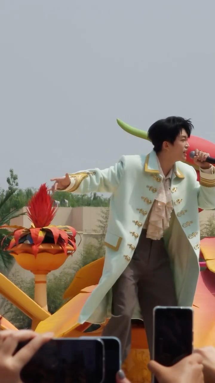 笑得我这个黄子黄子弘凡看小抄黄子弘凡光明正大看小抄