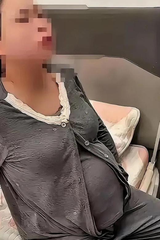 辽宁一名女子深夜临盆阵痛，因琐事与沉迷游戏的丈夫发生争吵。丈夫一气之下摔门离家失