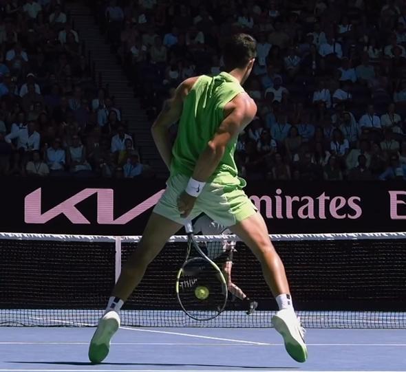 看国足看困了也得爬起来看我卡子哥，第一盘很焦灼，汉夫曼打得很顽强，小球手感很好，