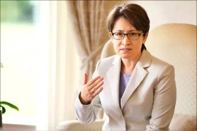 一场精心包装的“浮潜秀”。

6月6日，赖清德办公室高调宣布萧美琴启程窜访帕劳，