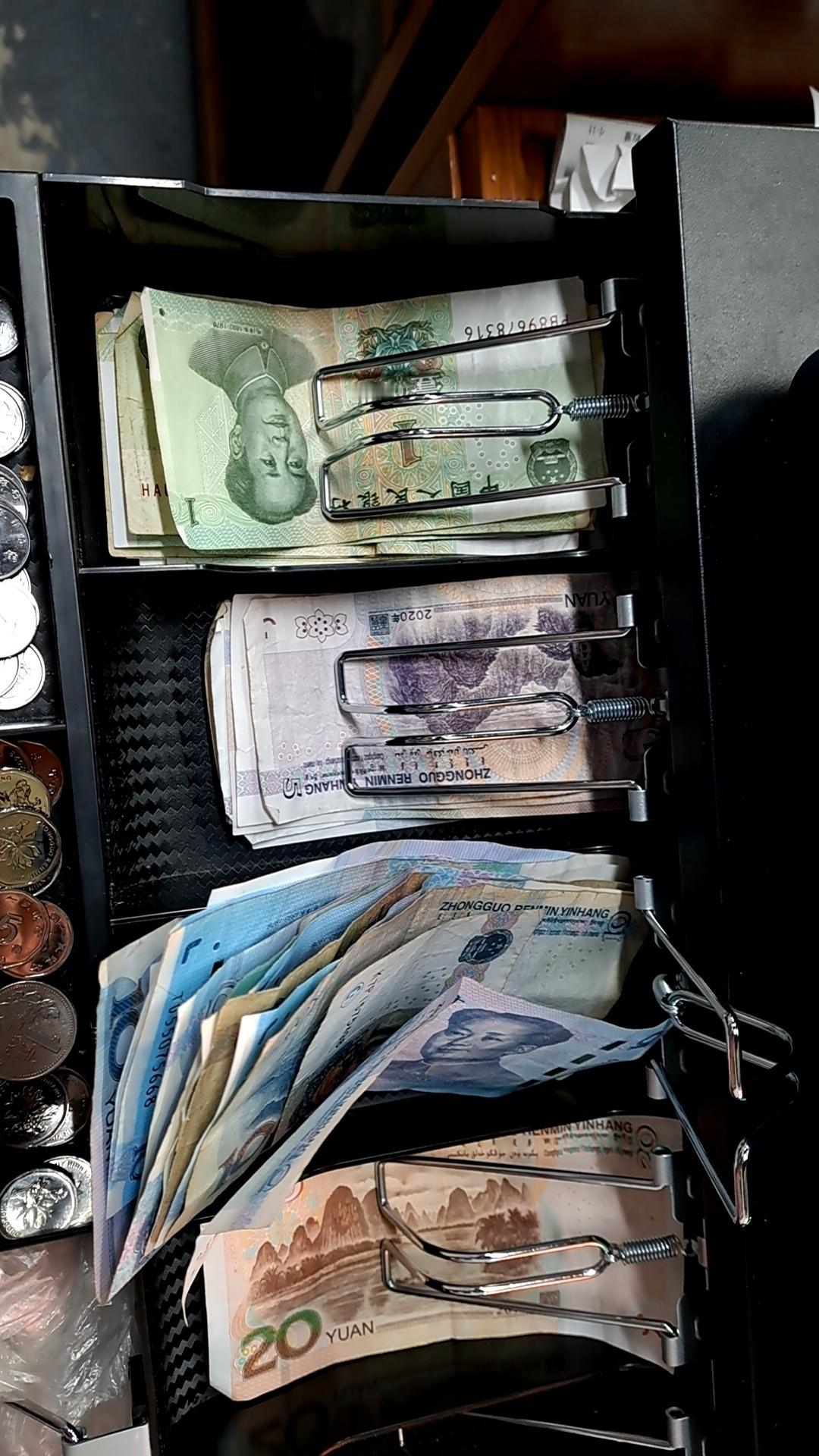 钱真是好东西，真的没有人可以拒绝它带来的好处。