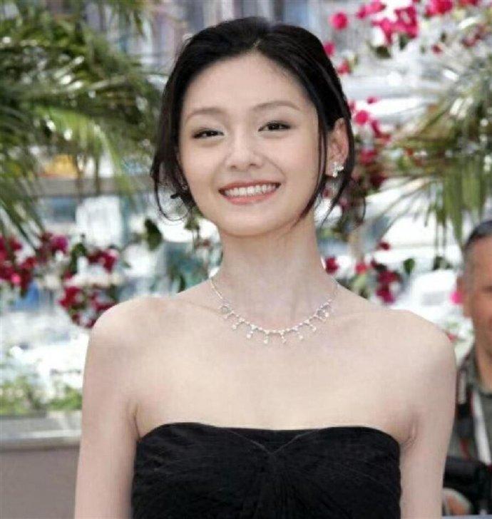 亲情比爱情更加不靠谱，汪小菲对前妻大S还存有几分歉意，然而小S从未自责过。
小S