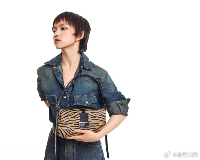 兰西雅丹宁风穿搭兰西雅法棍包 兰西雅丹宁风穿搭太美太酷了吧，法棍包拿在手上，简直