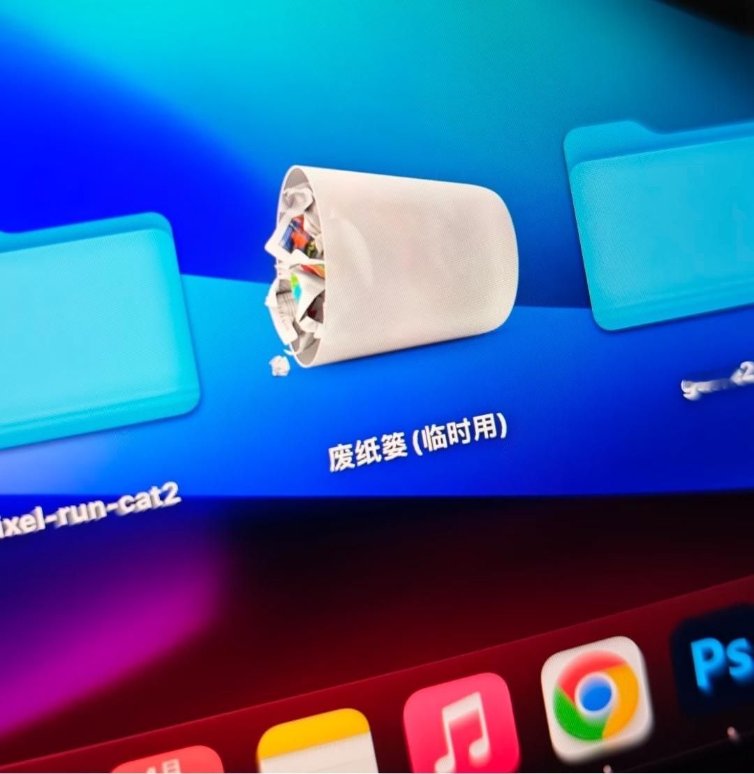 苹果电脑废纸篓里的废纸谁扔的废纸篓是一个系统功能，专门用来存放你删除的文件!有加