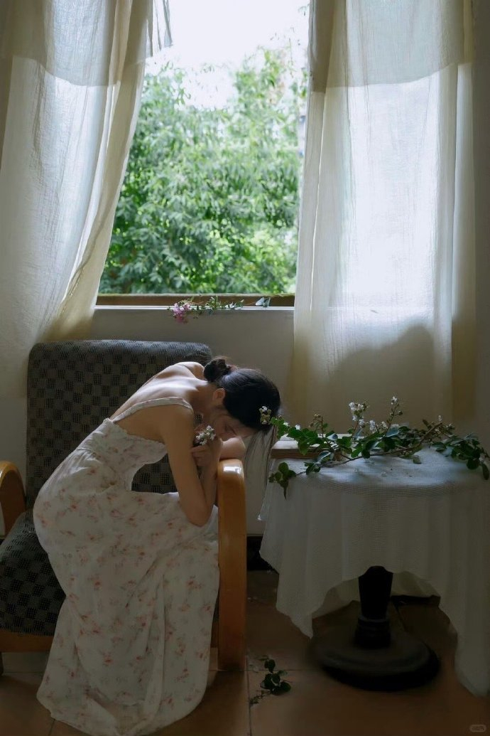 真正的压抑，也许并不是无法向别人表达自己的感受，而是无法向自己表达自己的感受，连