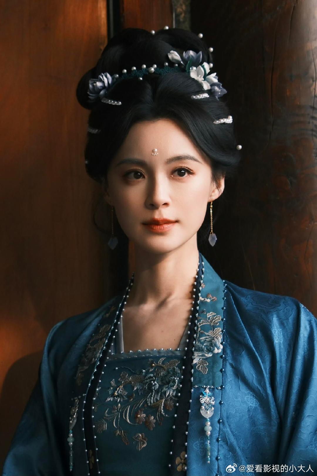 毛林林演完逐玉演嫁金钗毛林林演了张凌赫田曦薇的妈妈 毛林林演完逐玉演嫁金钗，演了