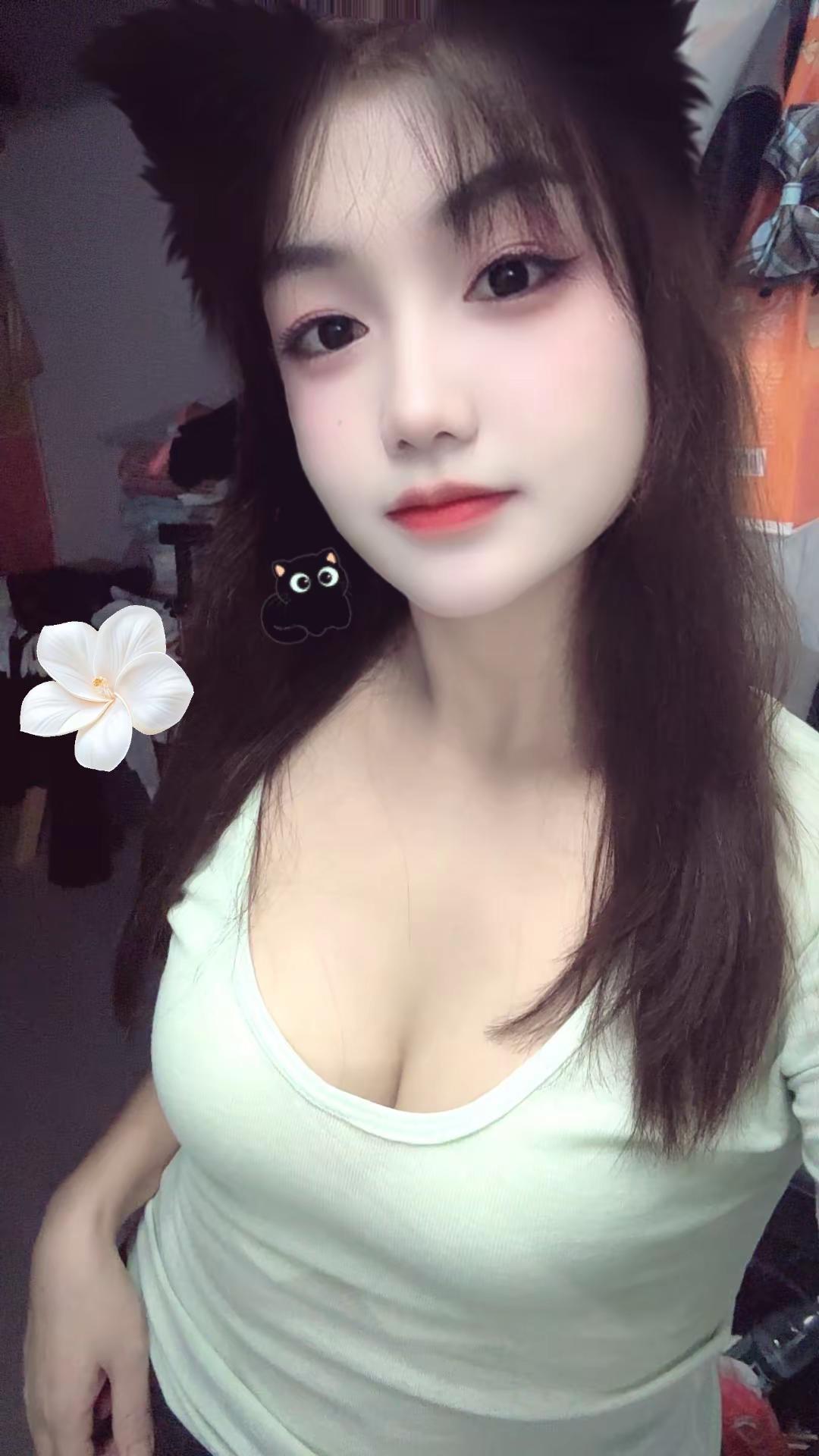 来个人好好爱我一次吧，我感觉我跟玻璃碎了一地了，😭😭😭😭😭