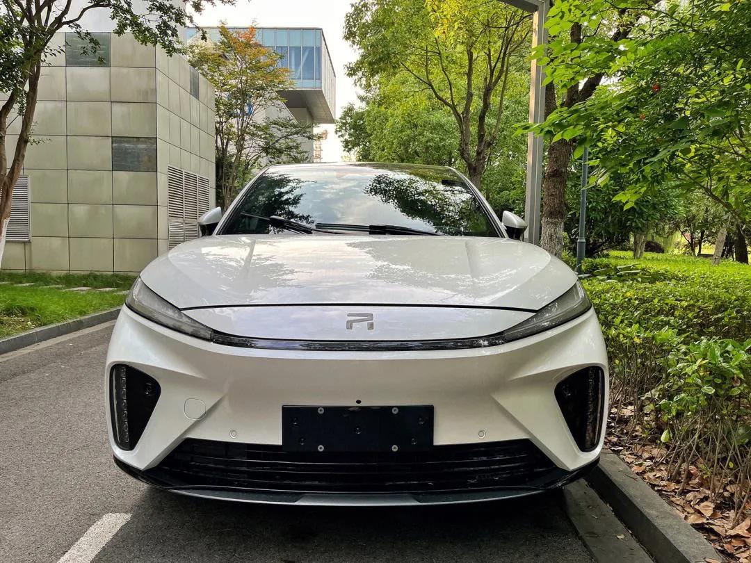 事情是这样，本来打算买个15左右的燃油车，飞凡R7突然出现，前段时间广州车展，2
