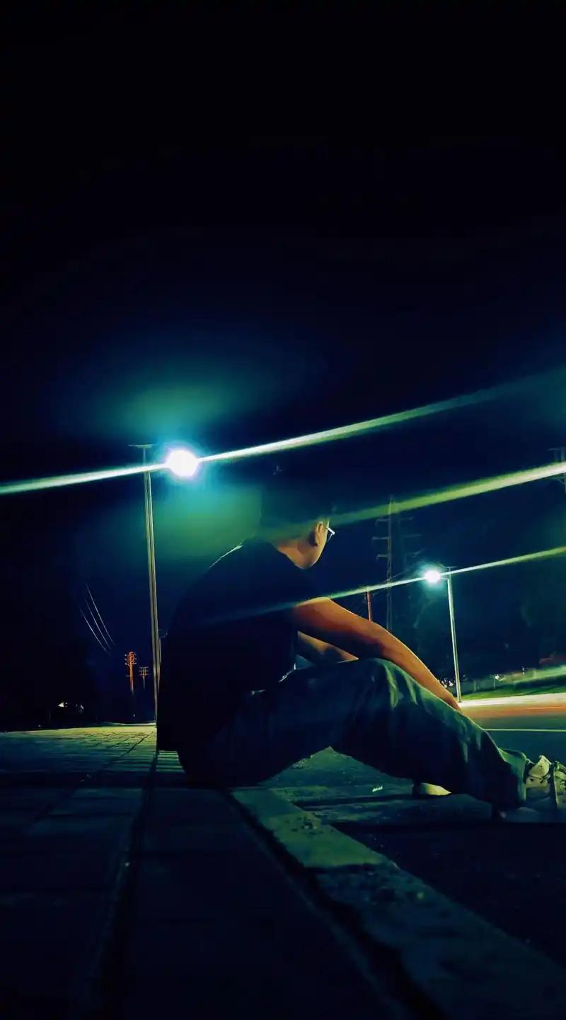 只要一个男人是正常的，他肯定是需要女人的。
一个男人不管在外多么的道貌岸然，或与