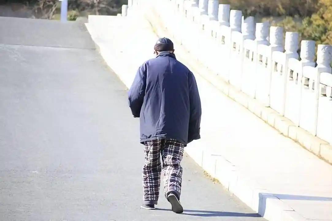 长期走路有利于健康吗？医生告诫：年过62岁以后，一定要做好4件事
 

对于大部