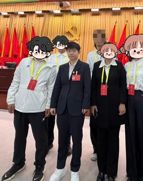 西装小莎