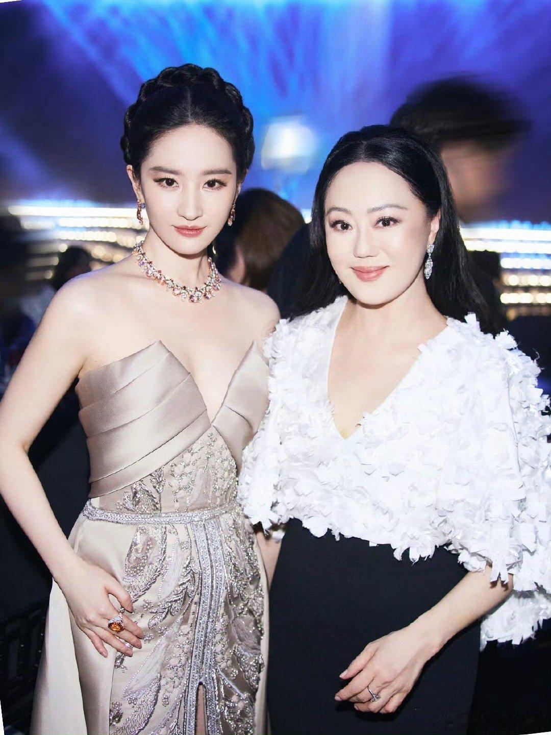 #刘亦菲章小蕙 玫瑰见到了玫瑰#哈哈哈，刘亦菲的黄亦玫确实演得好[黄玫瑰][黄玫