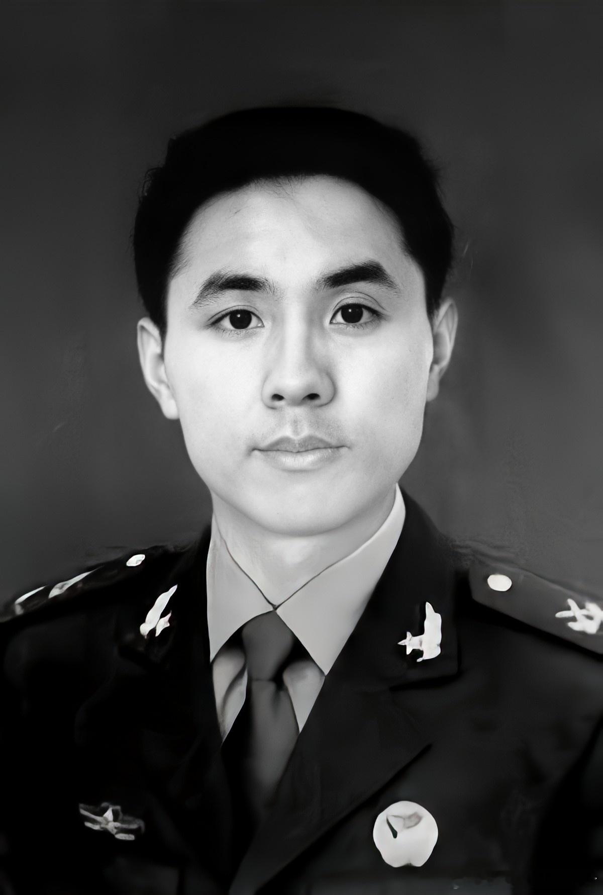 武文斌是河南省南阳市邓州市张村镇程营村人，2002年12月入伍。2008年5月1