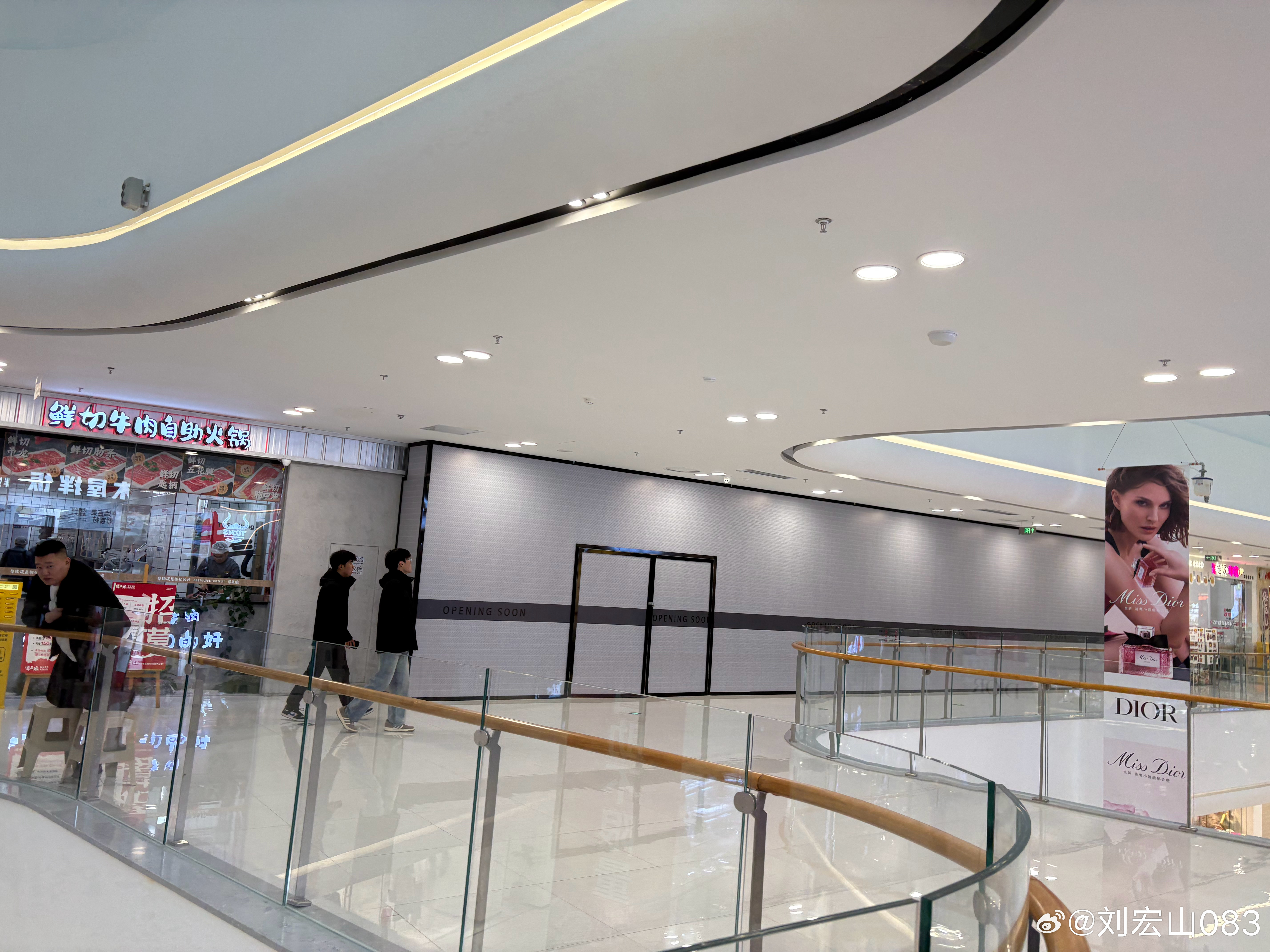 烟台开发区振华“西贝”，改名成opening soon了 会员卡还有350多块，