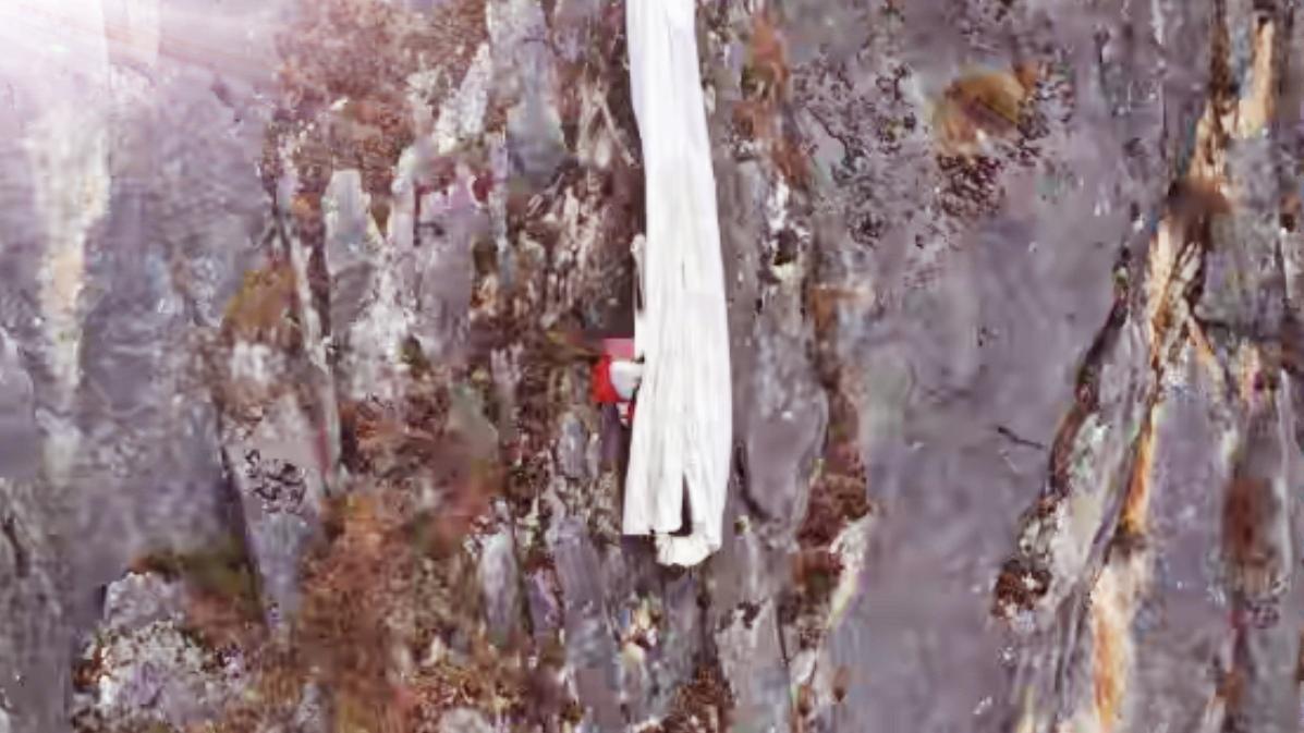 🔥惊险！翼装飞行者被困禄劝望天崖，5小时生死救援成功。禄劝雪山乡望天崖突发惊魂