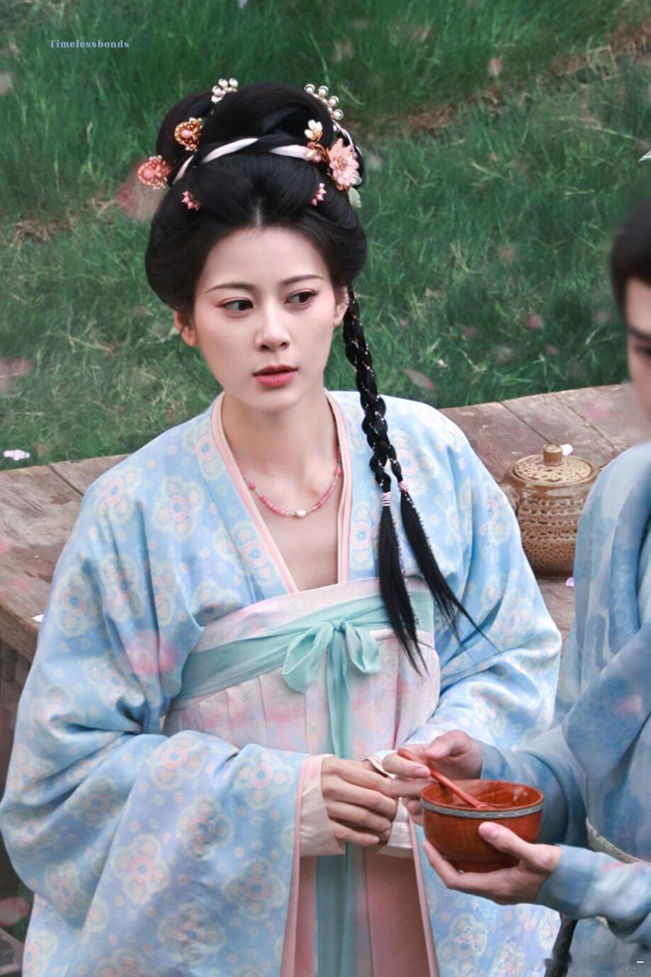 赵昭仪严馥之好有灵气赵昭仪角色贴合度赵昭仪把严馥之演活了！天真灵动的神态，收放自