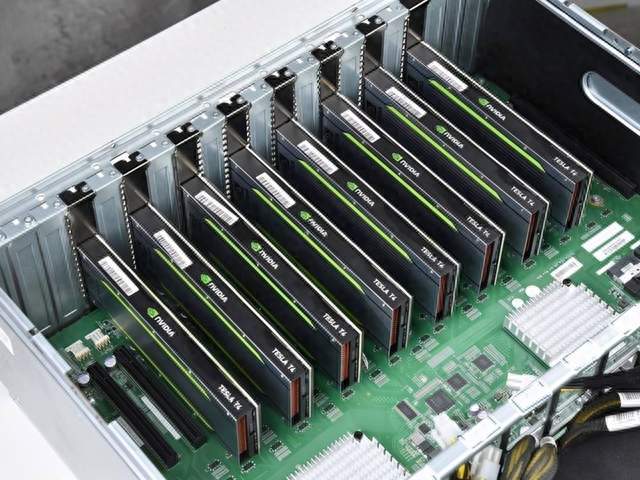 一块显卡塞进480GB内存，英特尔走了条歪路