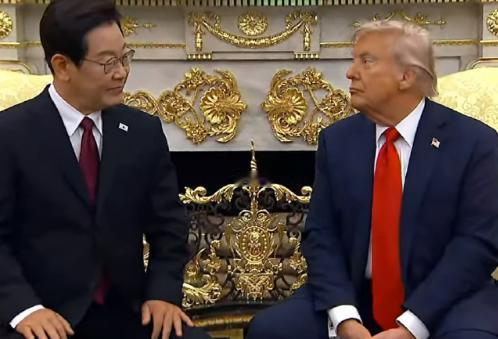 特朗普：想拥有驻韩美军基地土地所有权

8月25日，特朗普在白宫与韩国总统李在明
