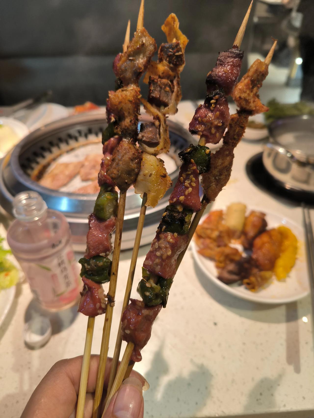 保姆月入8000元,贵吗?
现在月薪八千请保姆，到底算不算贵？网上吵翻了，答案根