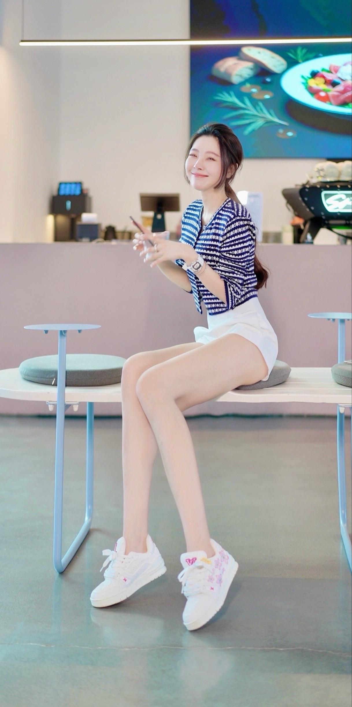 你说山高路远 人都是会变的 我说天南海北 只要你开口 去哪儿我都陪你走