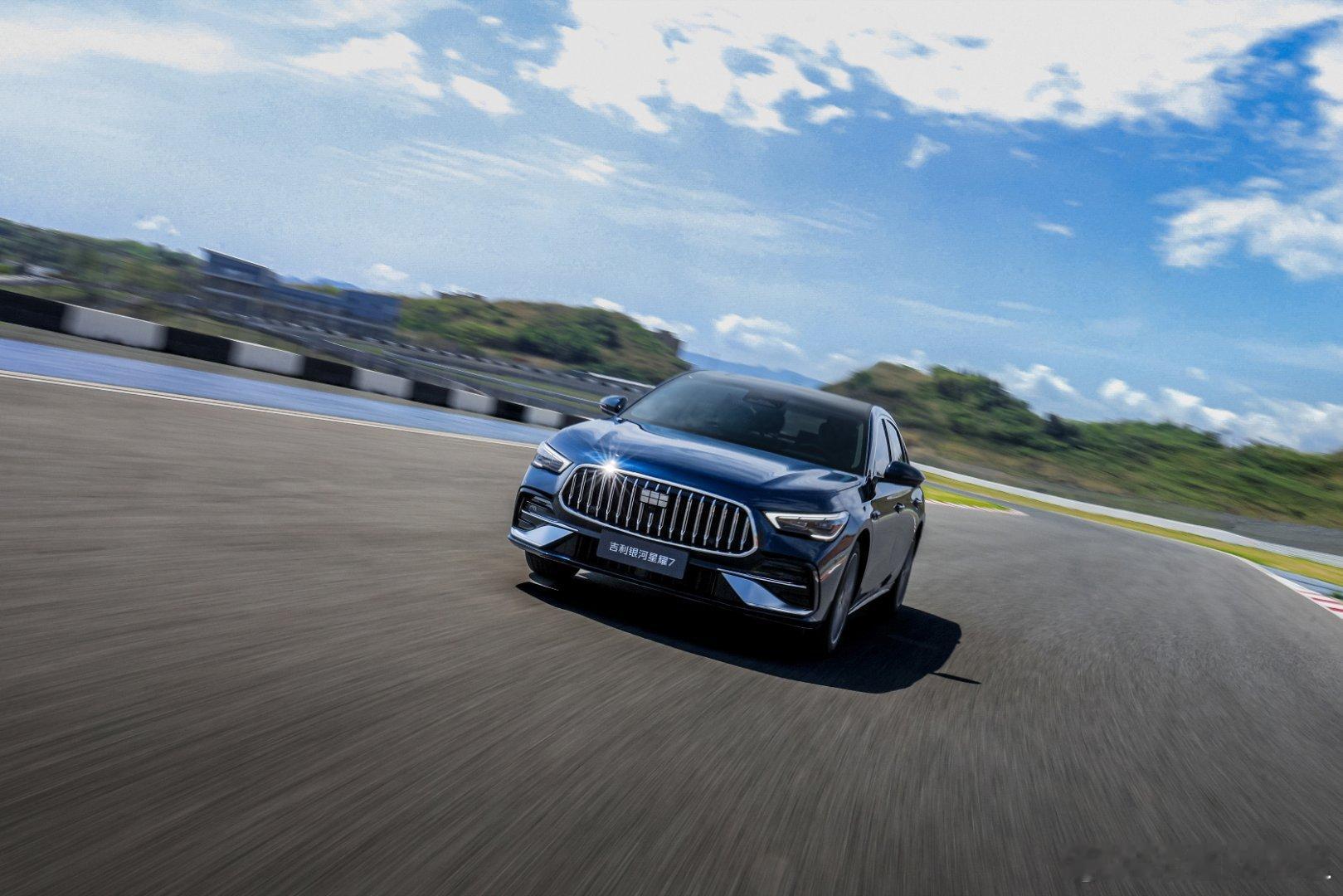 吉利银河星耀7预售价11.28万元起10万级电混轿车再迎重磅选手！吉利银河星耀7