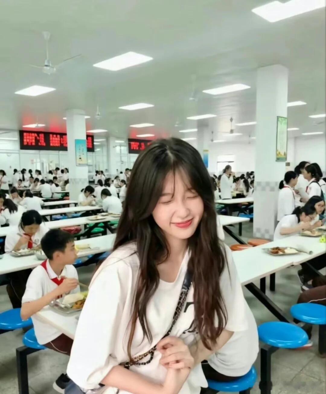 #虞书欣更新TikTok##虞书欣[超话]# 早期虞书欣考古了欣欣旧照，发现早期