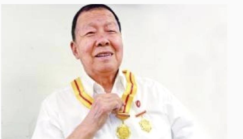 毛主席身边的警卫张木奇在毛主诞辰100周年时写的一首纪念毛主席的诗：
     