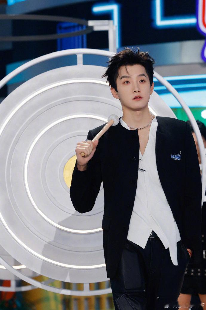 你好星期六[超话]  你好星期六全员打更人 我已经搬好小板凳，坐等好戏开场！看看